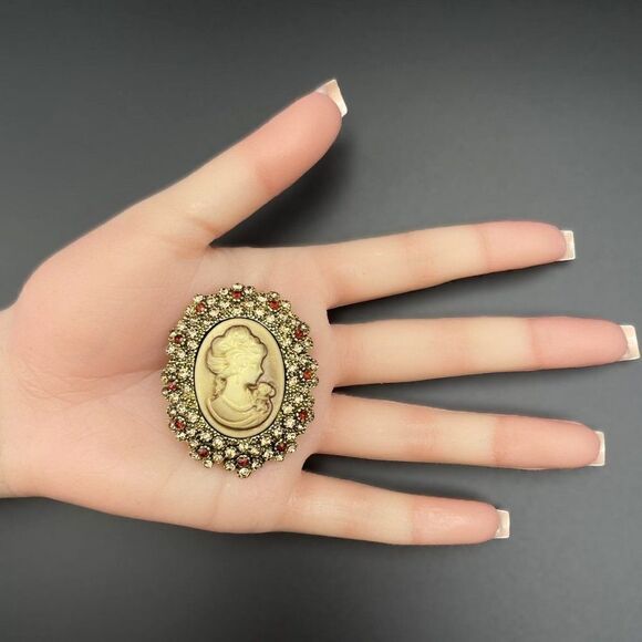 Yellow Gold with Champagne Topaz Crystal Victorian Lady Cameo Pin Back Brooch - Picture 7 of 7